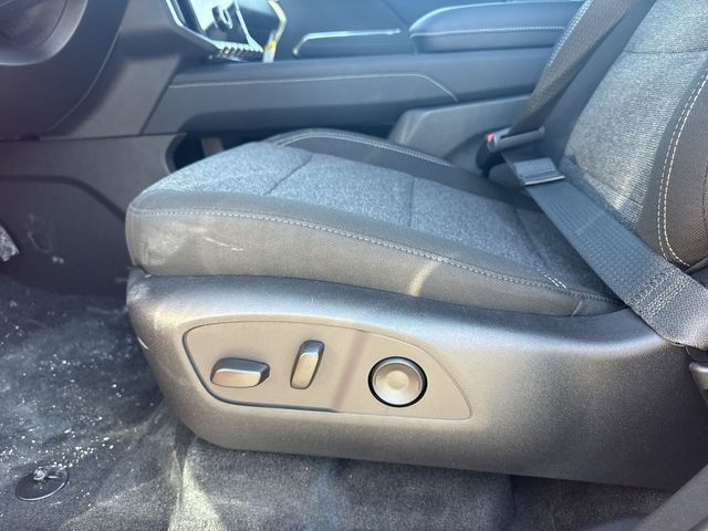 GMC Acadia Vehicle Full-screen Gallery Image 12