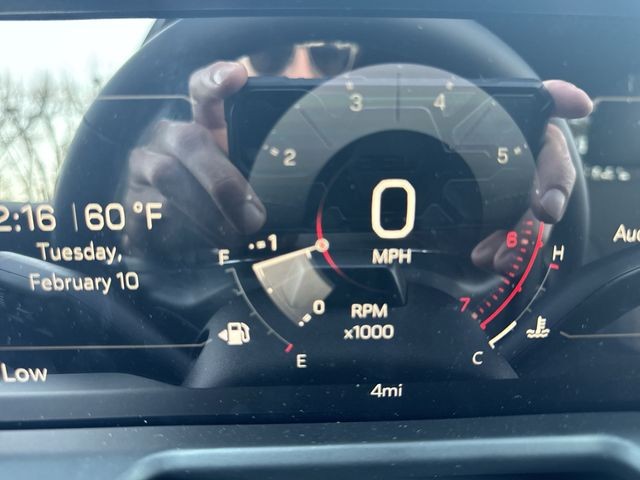 GMC Acadia Vehicle Full-screen Gallery Image 15