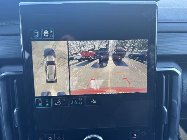 GMC Acadia Vehicle Full-screen Gallery Image 17