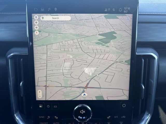 GMC Acadia Vehicle Full-screen Gallery Image 18