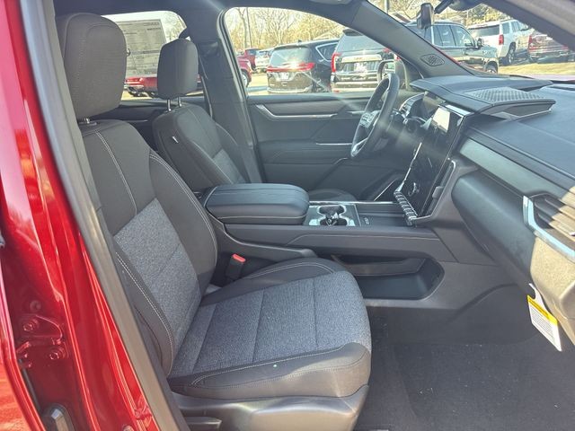 GMC Acadia Vehicle Full-screen Gallery Image 26