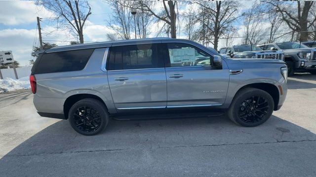 GMC Yukon XL Vehicle Full-screen Gallery Image 09