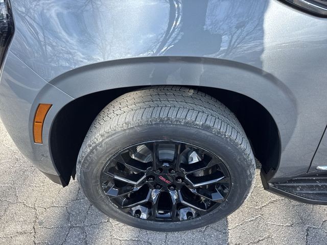 GMC Yukon XL Vehicle Full-screen Gallery Image 10