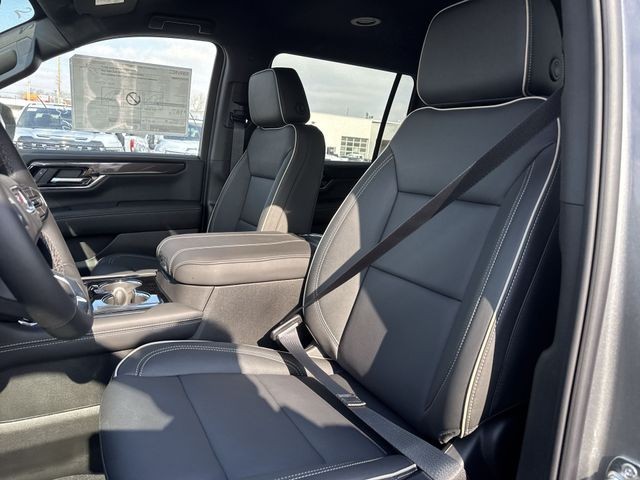 GMC Yukon XL Vehicle Full-screen Gallery Image 11