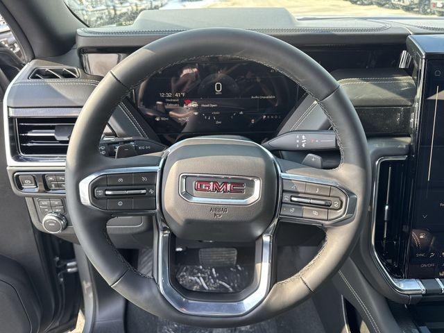 GMC Yukon XL Vehicle Full-screen Gallery Image 14