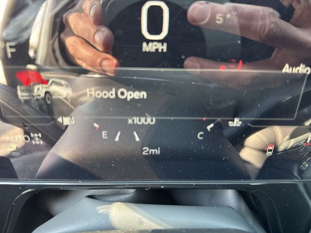 GMC Yukon XL Vehicle Full-screen Gallery Image 15