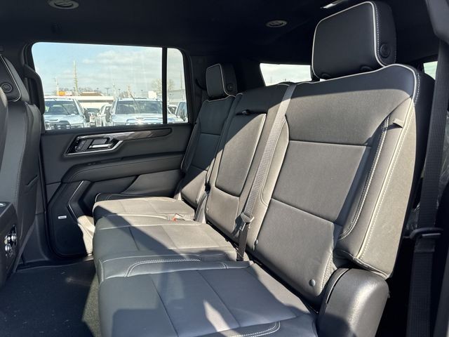 GMC Yukon XL Vehicle Full-screen Gallery Image 22