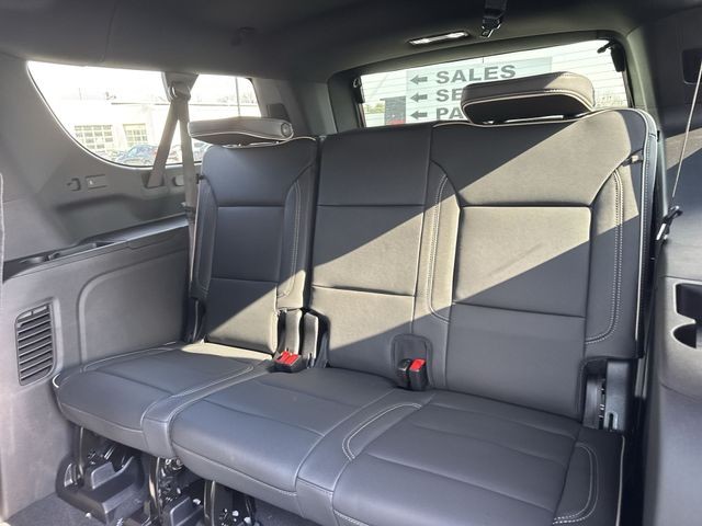 GMC Yukon XL Vehicle Full-screen Gallery Image 23