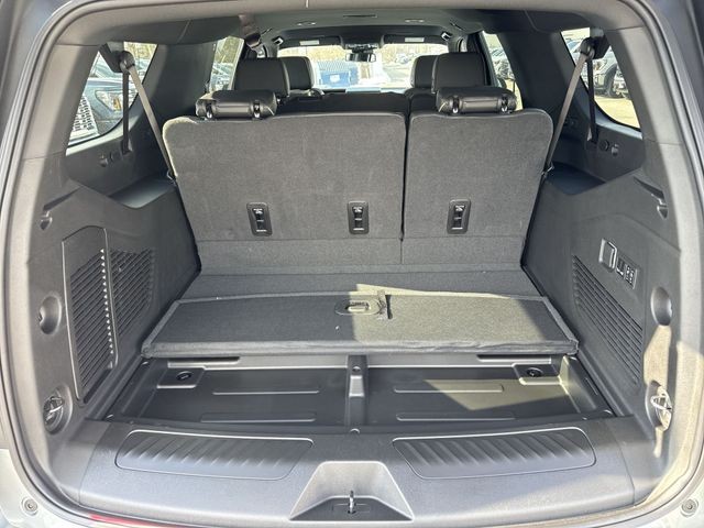 GMC Yukon XL Vehicle Full-screen Gallery Image 24