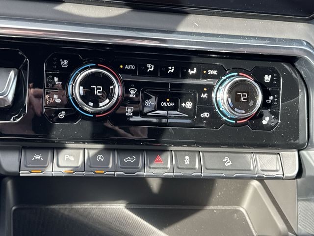 GMC Sierra 1500 Vehicle Full-screen Gallery Image 19