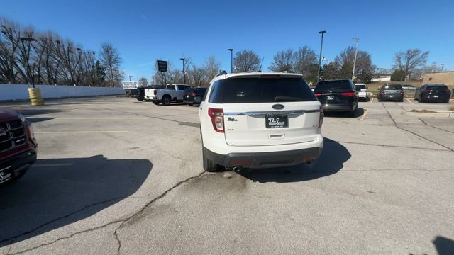 Ford Explorer Vehicle Full-screen Gallery Image 09