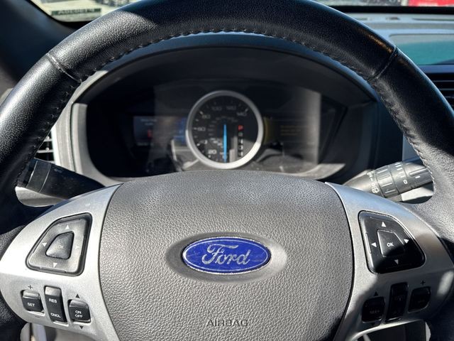 Ford Explorer Vehicle Full-screen Gallery Image 14