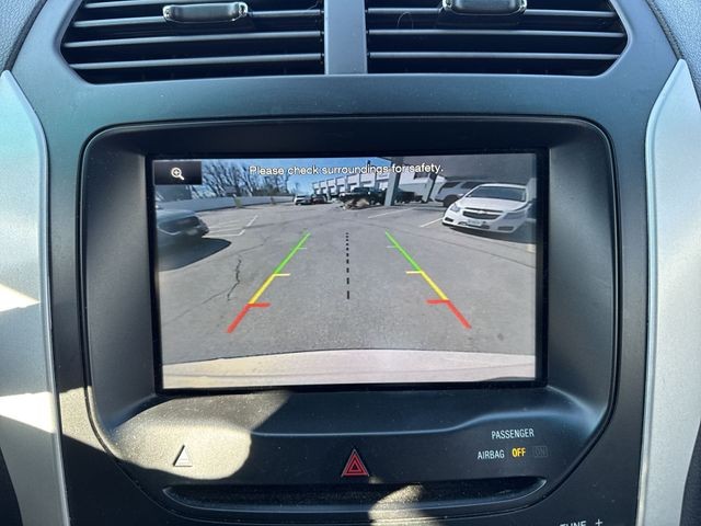 Ford Explorer Vehicle Full-screen Gallery Image 18