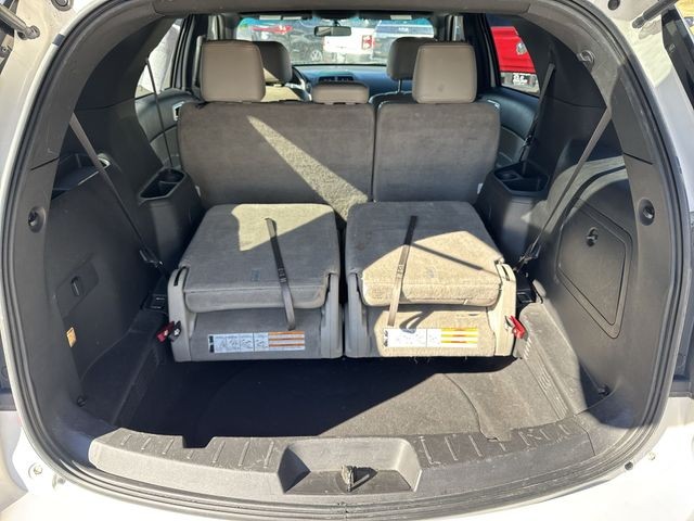 Ford Explorer Vehicle Full-screen Gallery Image 28