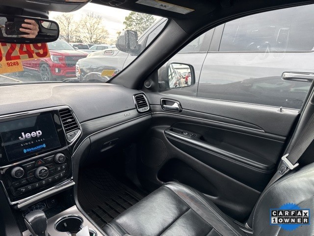 Jeep Grand Cherokee Vehicle Full-screen Gallery Image 13