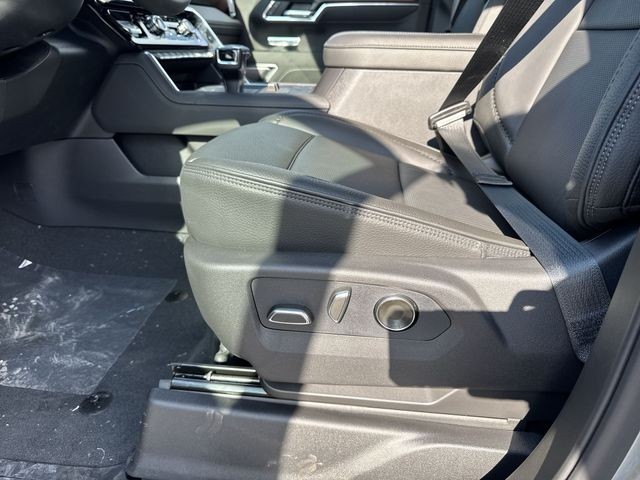 GMC Sierra 1500 Vehicle Full-screen Gallery Image 12