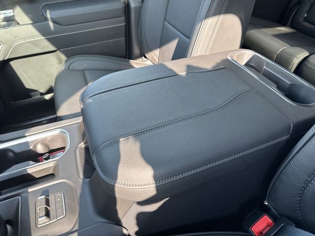 GMC Sierra 1500 Vehicle Full-screen Gallery Image 21