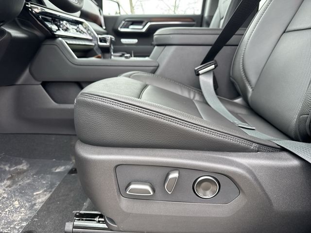 GMC Sierra 1500 Vehicle Full-screen Gallery Image 12