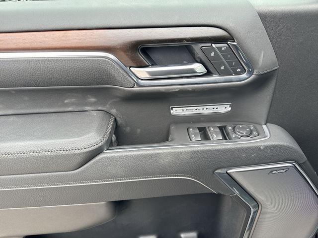 GMC Sierra 1500 Vehicle Full-screen Gallery Image 13