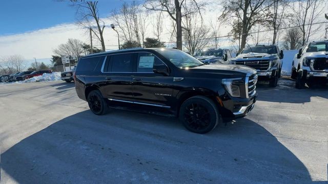 GMC Yukon XL Vehicle Full-screen Gallery Image 02