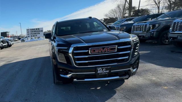 GMC Yukon XL Vehicle Full-screen Gallery Image 03