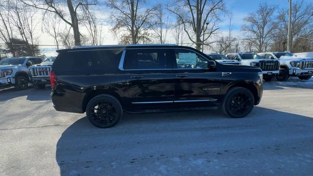 GMC Yukon XL Vehicle Full-screen Gallery Image 09