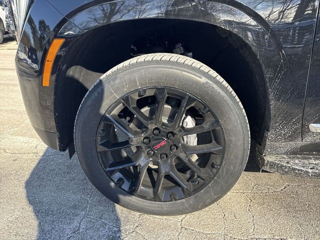 GMC Yukon XL Vehicle Full-screen Gallery Image 10