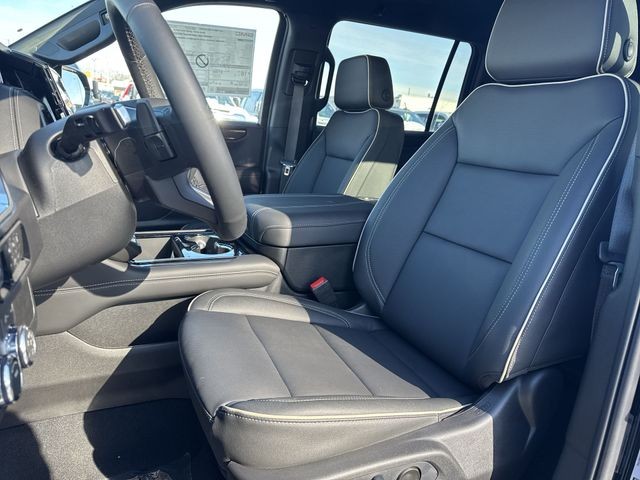 GMC Yukon XL Vehicle Full-screen Gallery Image 11