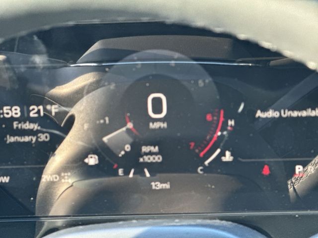 GMC Yukon XL Vehicle Full-screen Gallery Image 15