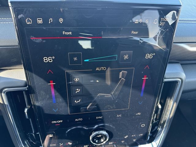 GMC Yukon XL Vehicle Full-screen Gallery Image 19