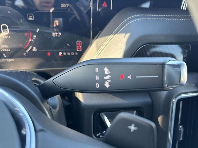 GMC Yukon XL Vehicle Full-screen Gallery Image 20