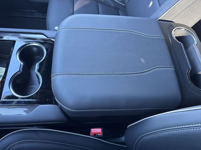 GMC Yukon XL Vehicle Full-screen Gallery Image 21