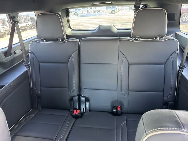 GMC Yukon XL Vehicle Full-screen Gallery Image 23