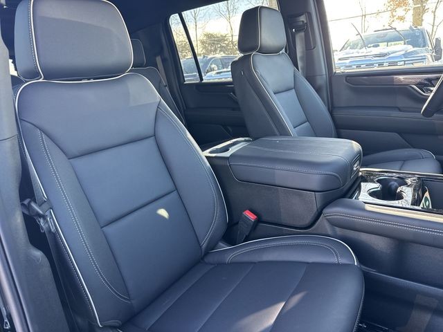 GMC Yukon XL Vehicle Full-screen Gallery Image 25