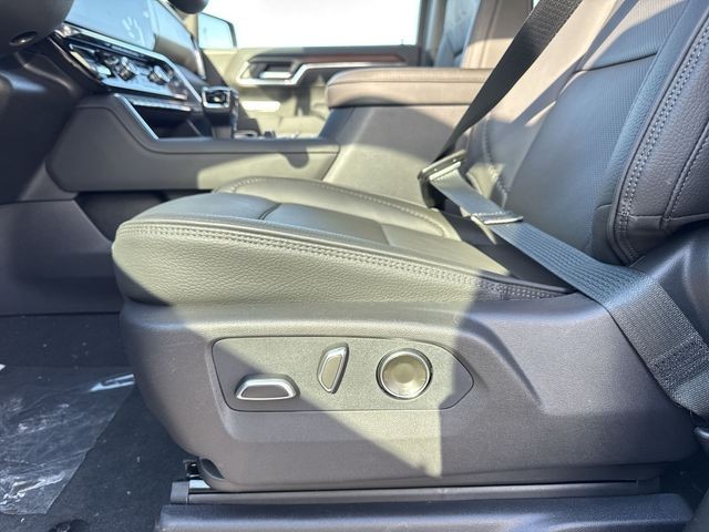 GMC Sierra 1500 Vehicle Full-screen Gallery Image 12