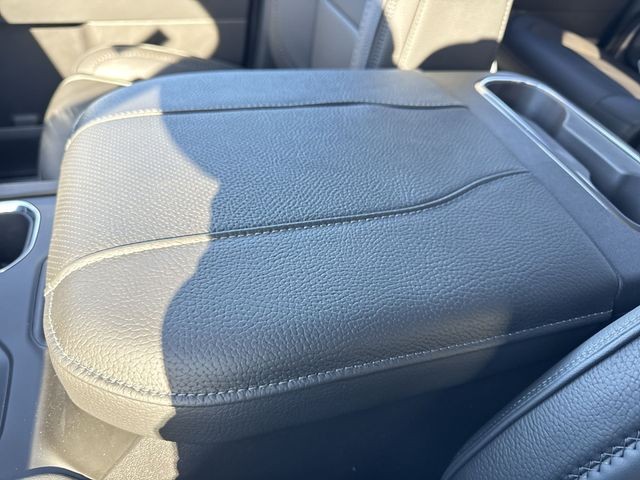 GMC Sierra 1500 Vehicle Full-screen Gallery Image 21