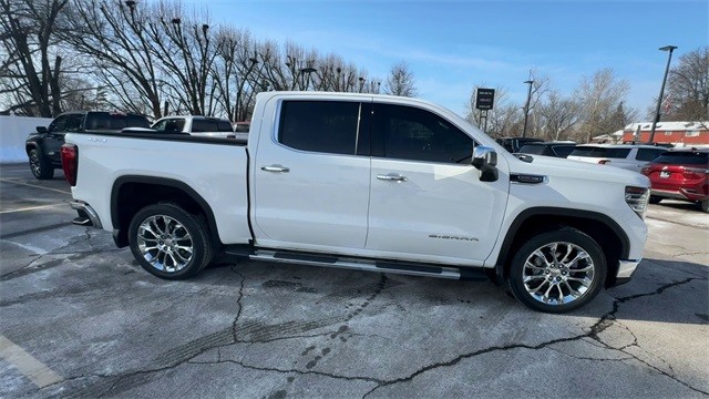 GMC Sierra 1500 Vehicle Full-screen Gallery Image 11