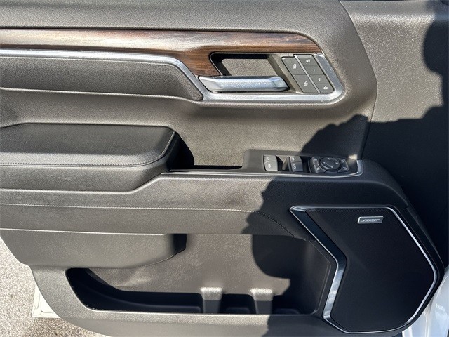 GMC Sierra 1500 Vehicle Full-screen Gallery Image 26