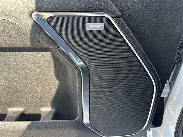 GMC Sierra 1500 Vehicle Full-screen Gallery Image 28