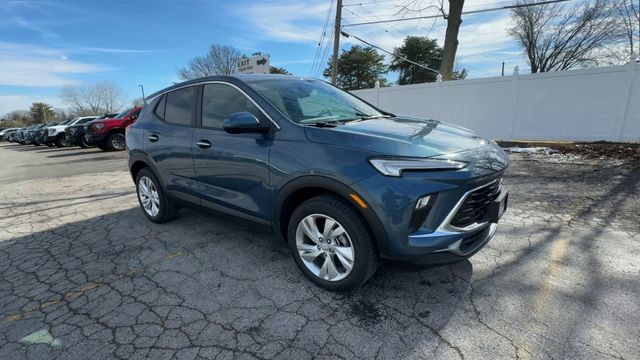 Buick Encore GX Vehicle Full-screen Gallery Image 02