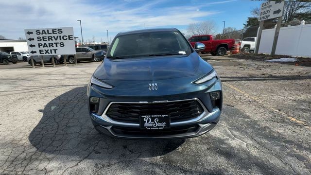 Buick Encore GX Vehicle Full-screen Gallery Image 03