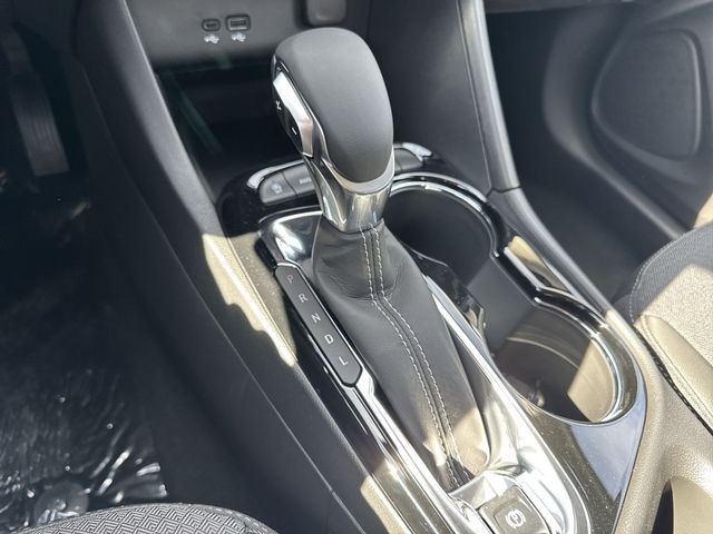 Buick Encore GX Vehicle Full-screen Gallery Image 19