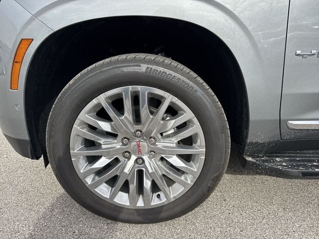 GMC Yukon Vehicle Full-screen Gallery Image 10