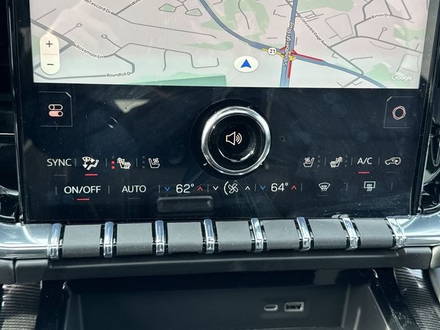 GMC Yukon Vehicle Full-screen Gallery Image 19