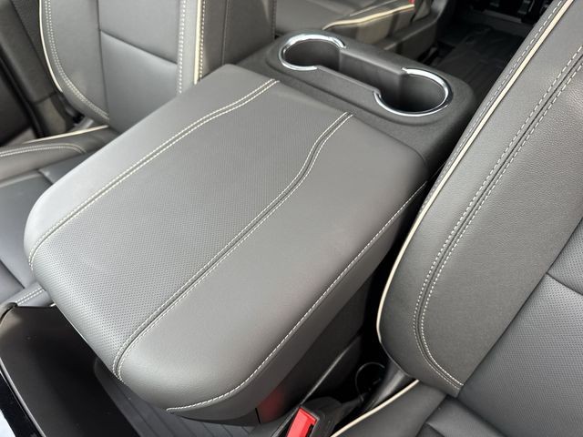 GMC Yukon Vehicle Full-screen Gallery Image 21