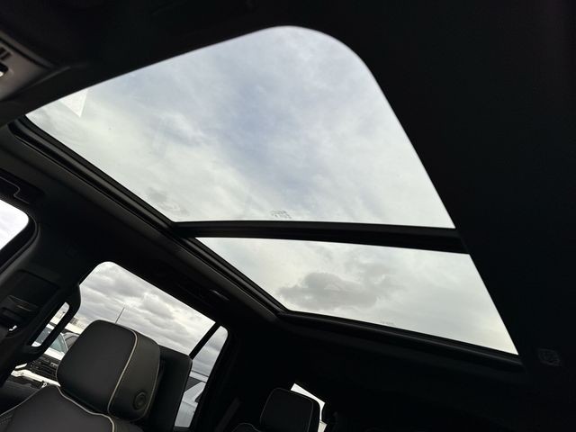 GMC Yukon Vehicle Full-screen Gallery Image 22