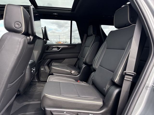 GMC Yukon Vehicle Full-screen Gallery Image 23