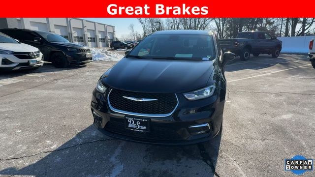 Chrysler Pacifica Vehicle Full-screen Gallery Image 03