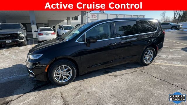 Chrysler Pacifica Vehicle Full-screen Gallery Image 05