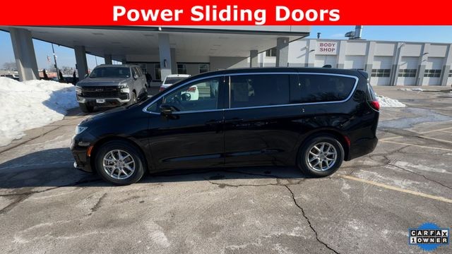 Chrysler Pacifica Vehicle Full-screen Gallery Image 06